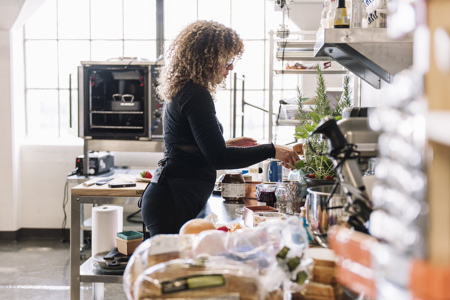 Women cooking in the kitchen 